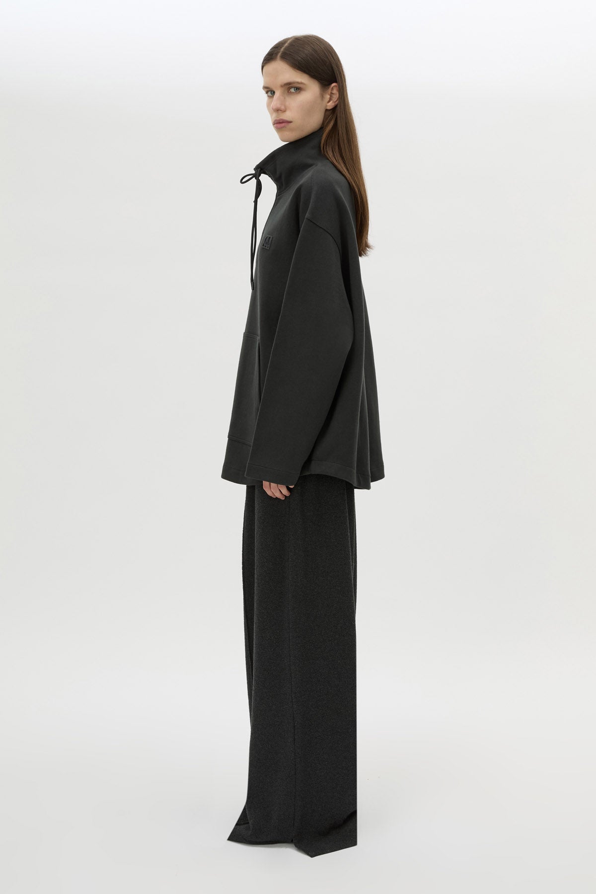 Side view CAMILLA AND MARC Figura Sweater in Coal Grey with cropped fleece, pullover design and quarter zip. 