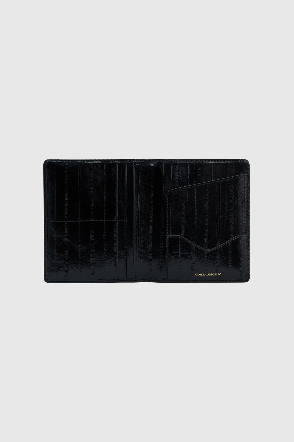 Mette Passport Wallet