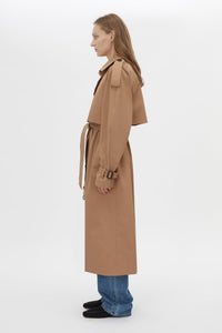 Side View CAMILLA AND MARC Nelle trench coat in toffee twill fabrication with an oversized fit.