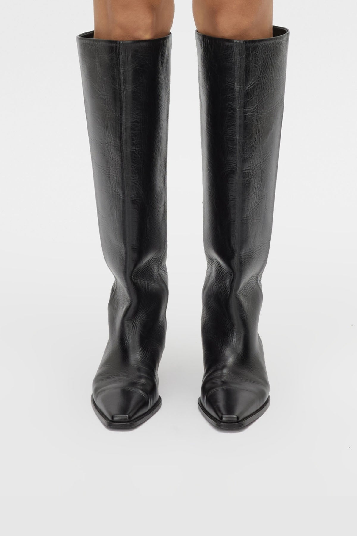 Front view CAMILLA AND MARC Rowan Knee Boot in Black tumbled‑look Italian cow leather.