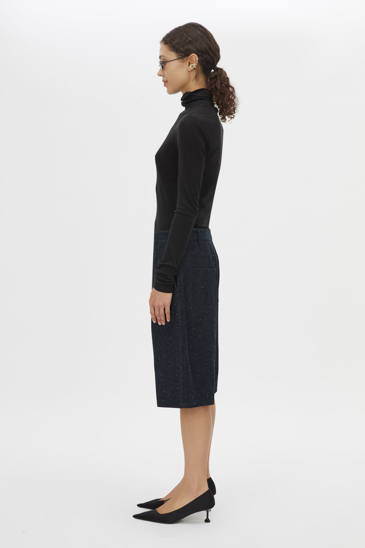 Side Image - CAMILLA AND MARC Scope Short denim, textured mid-rise short in ink.