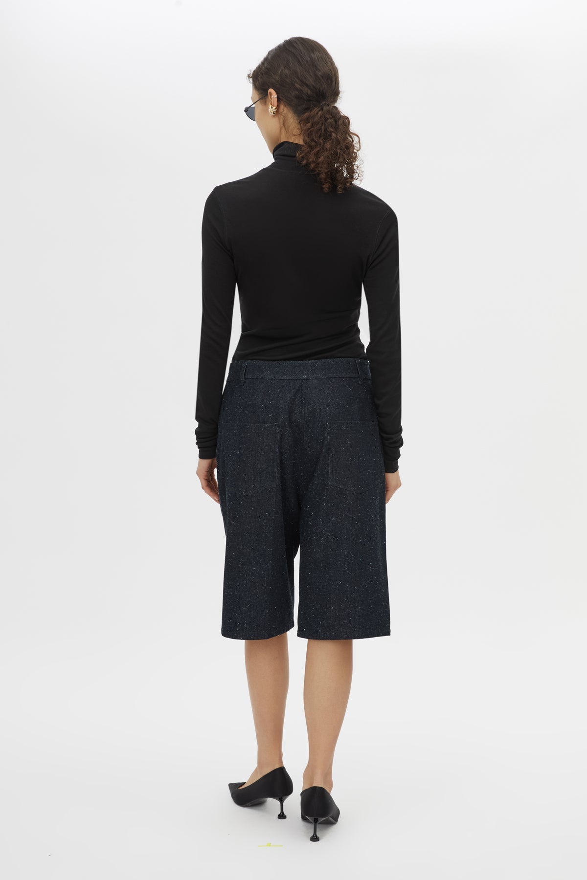 Back Image - CAMILLA AND MARC Scope Short denim, textured mid-rise short in ink.